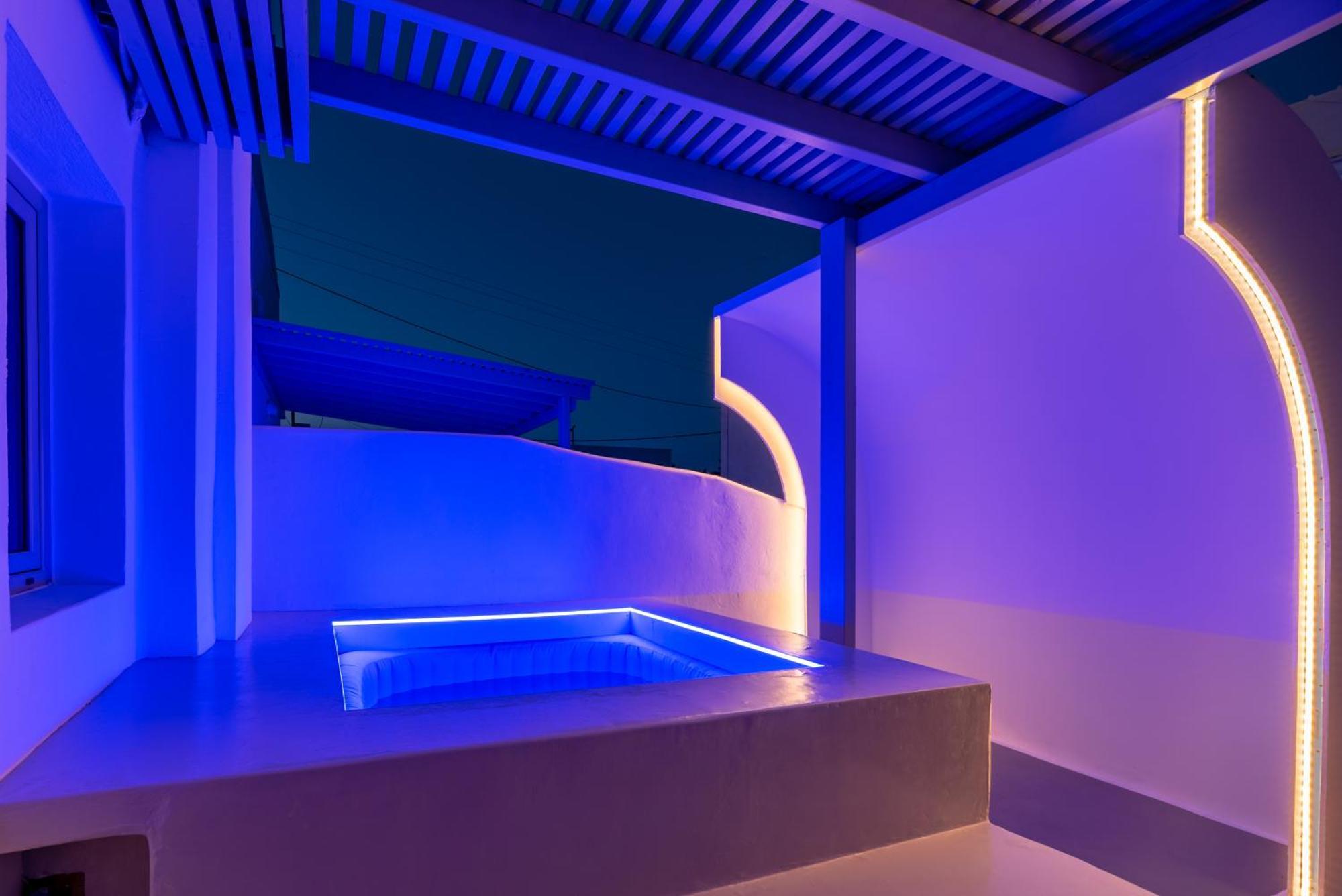 Aerenia Luxury suites Karterados  Extérieur photo