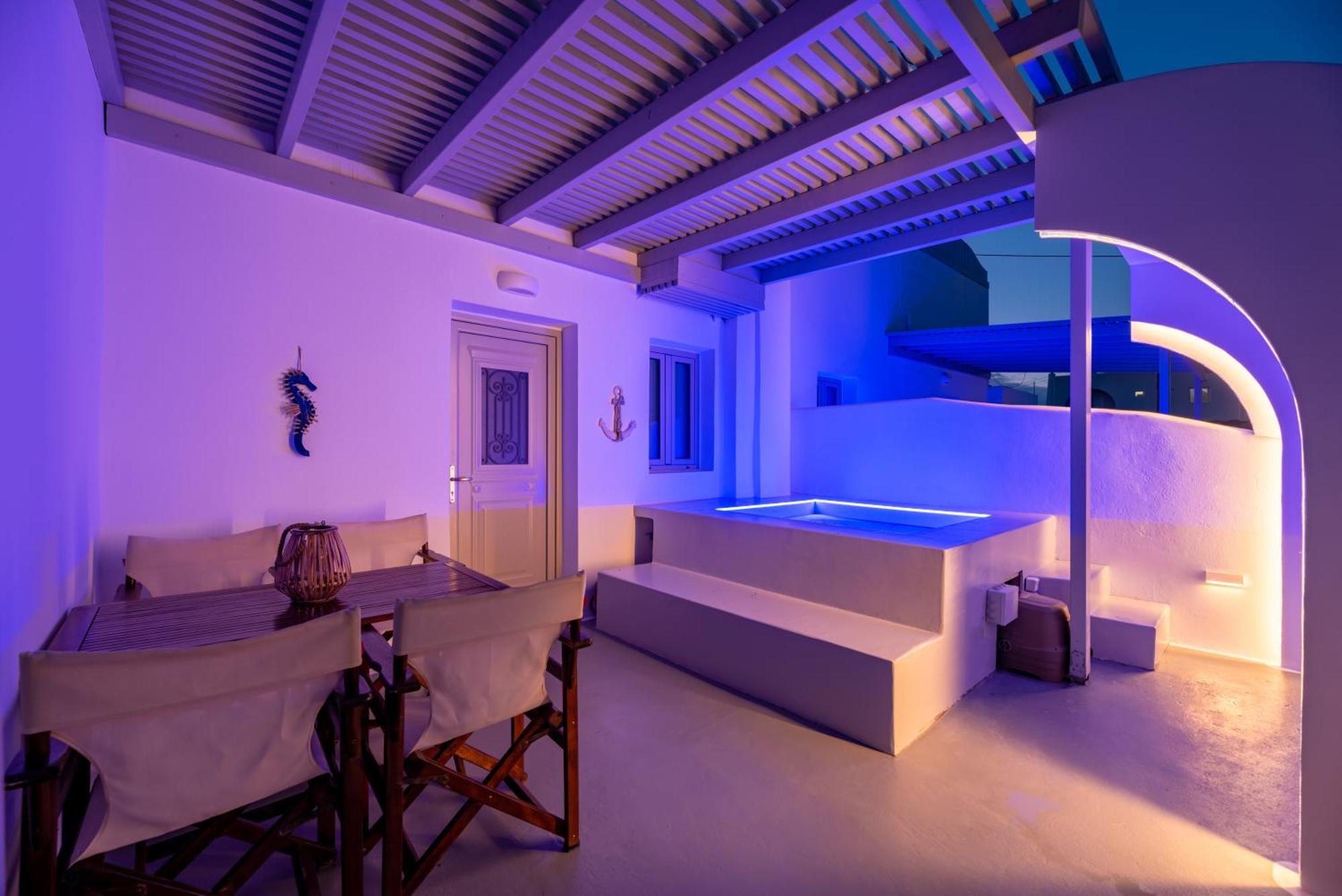 Aerenia Luxury suites Karterados  Extérieur photo