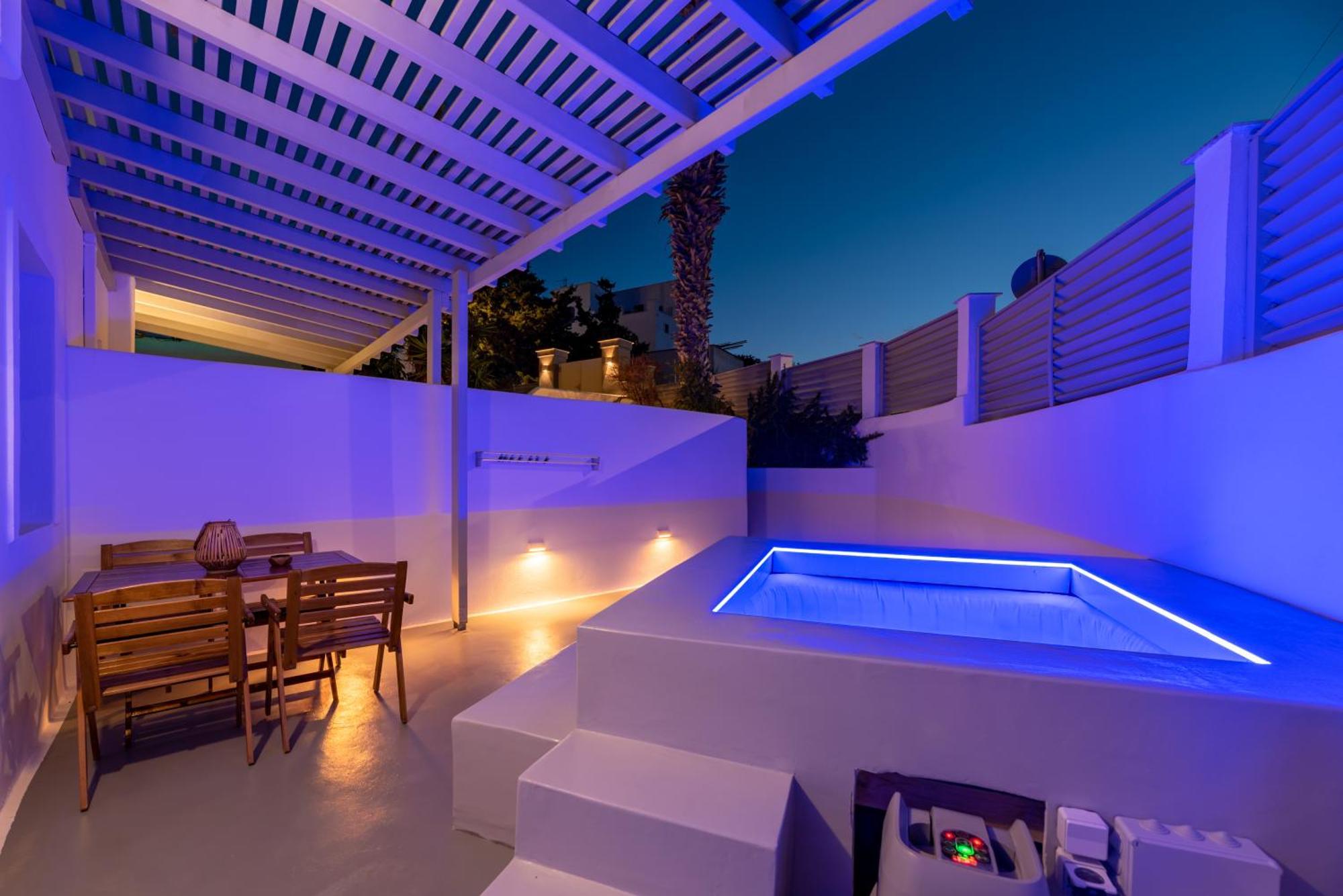Aerenia Luxury suites Karterados  Extérieur photo