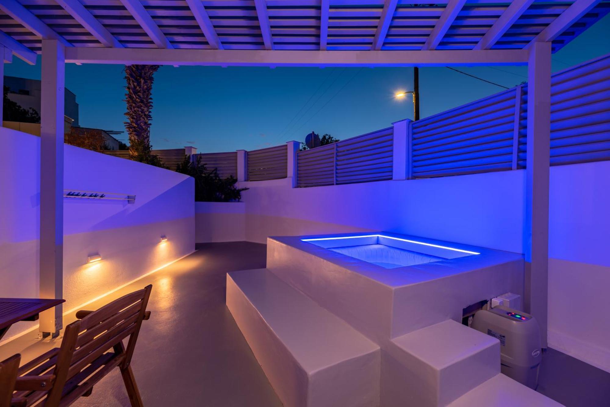 Aerenia Luxury suites Karterados  Extérieur photo