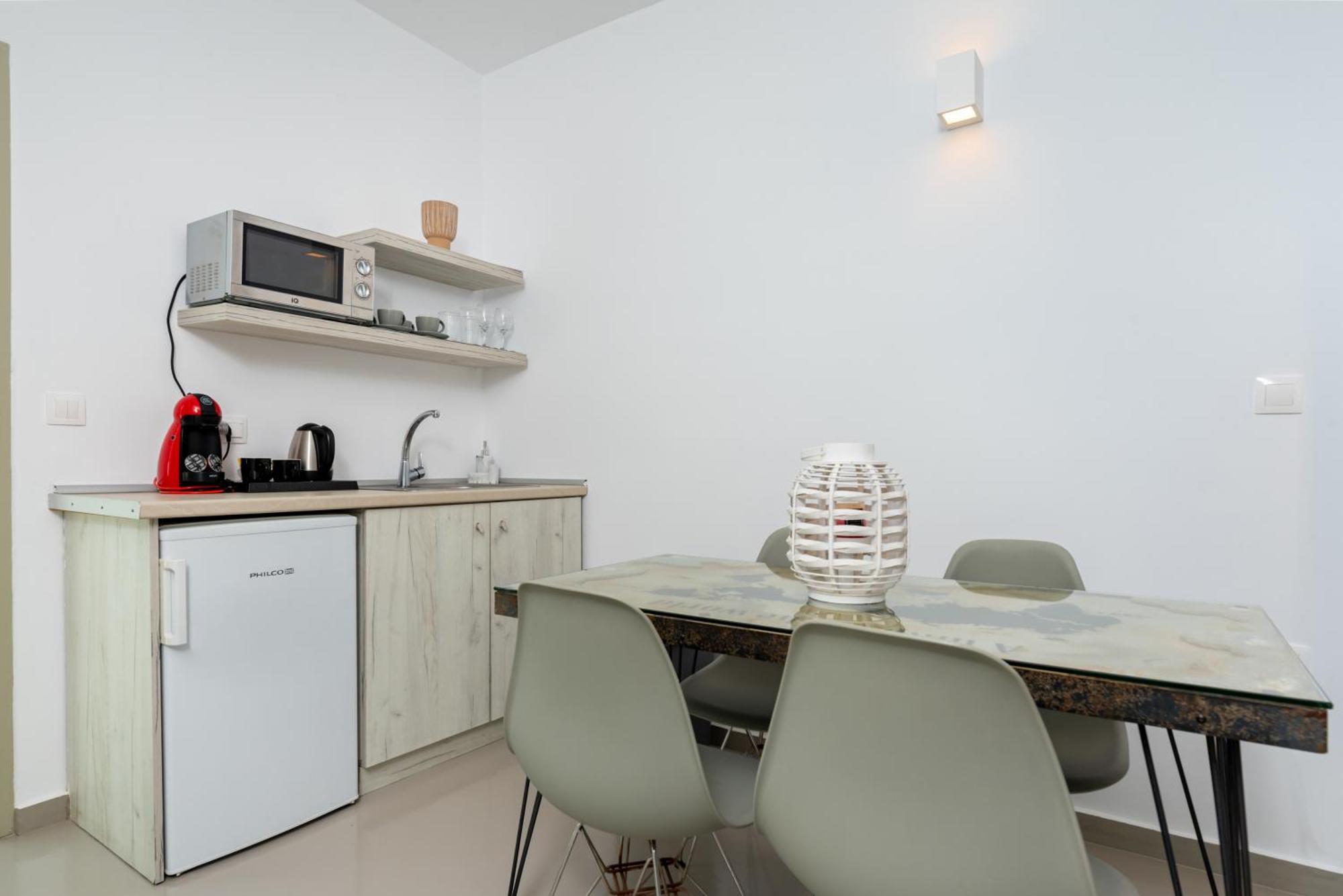 Aerenia Luxury suites Karterados  Extérieur photo