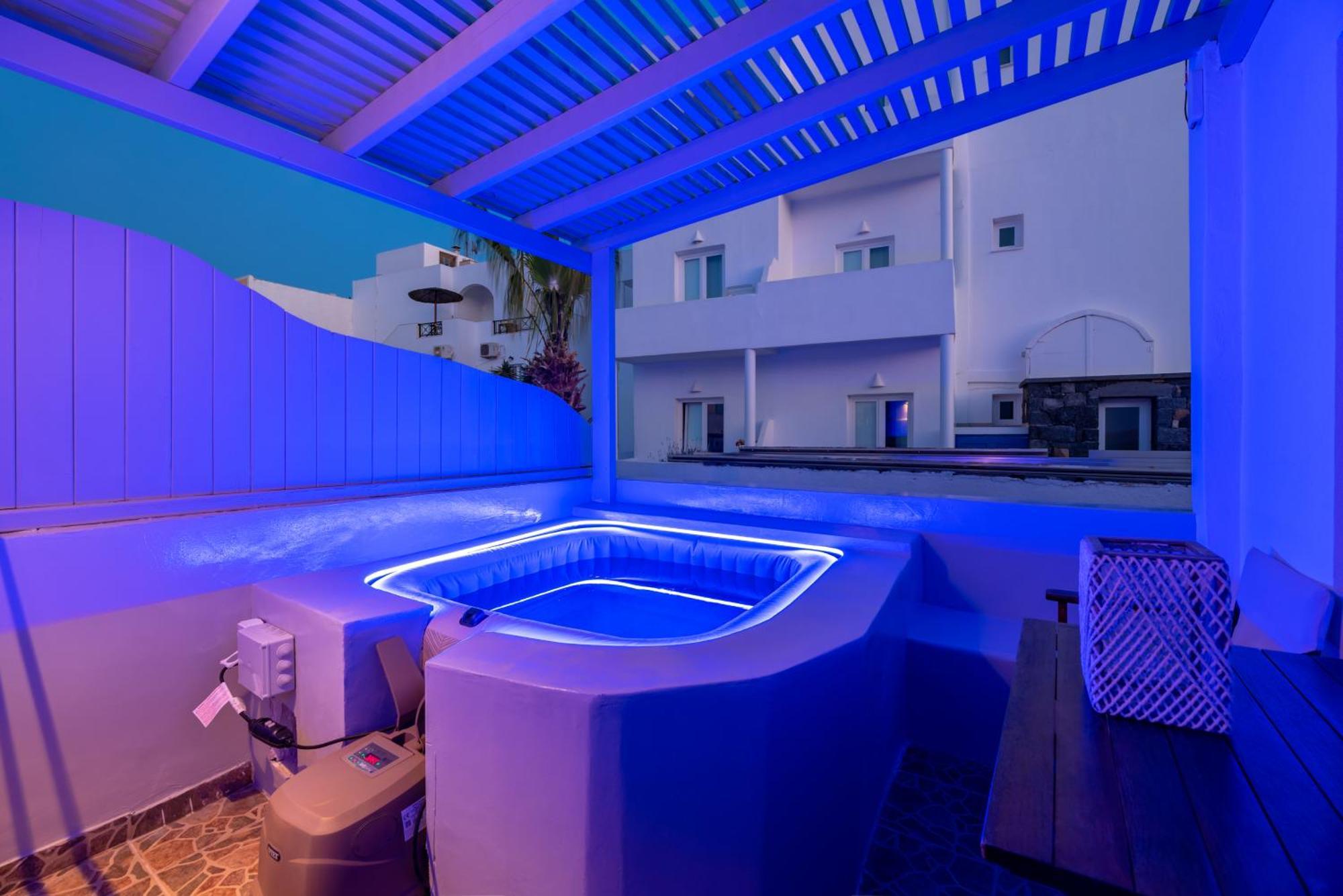 Aerenia Luxury suites Karterados  Extérieur photo