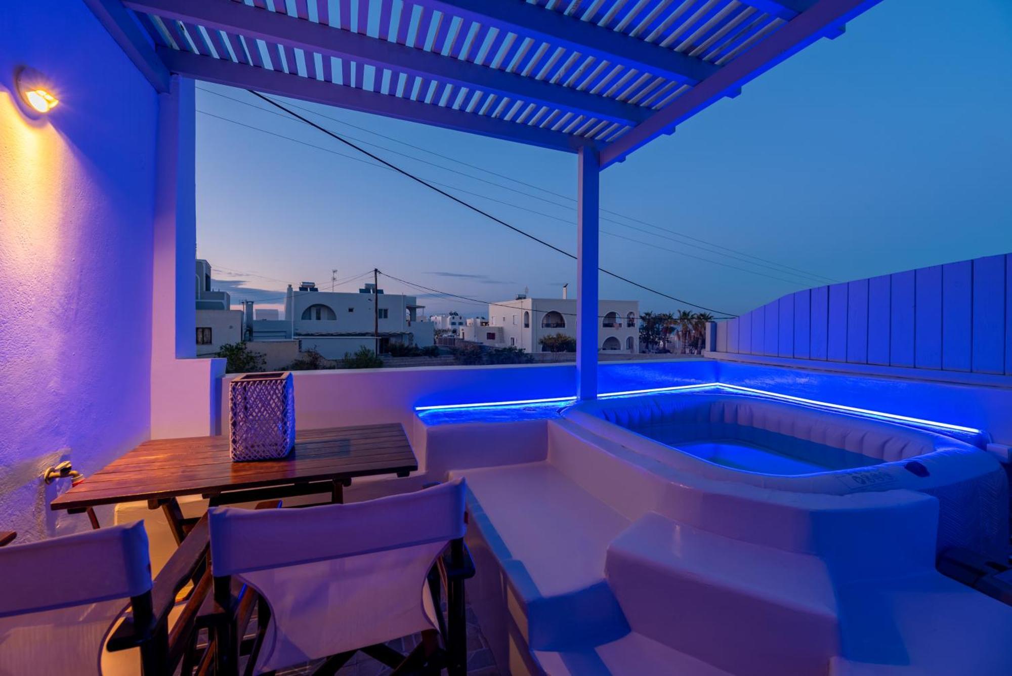 Aerenia Luxury suites Karterados  Extérieur photo