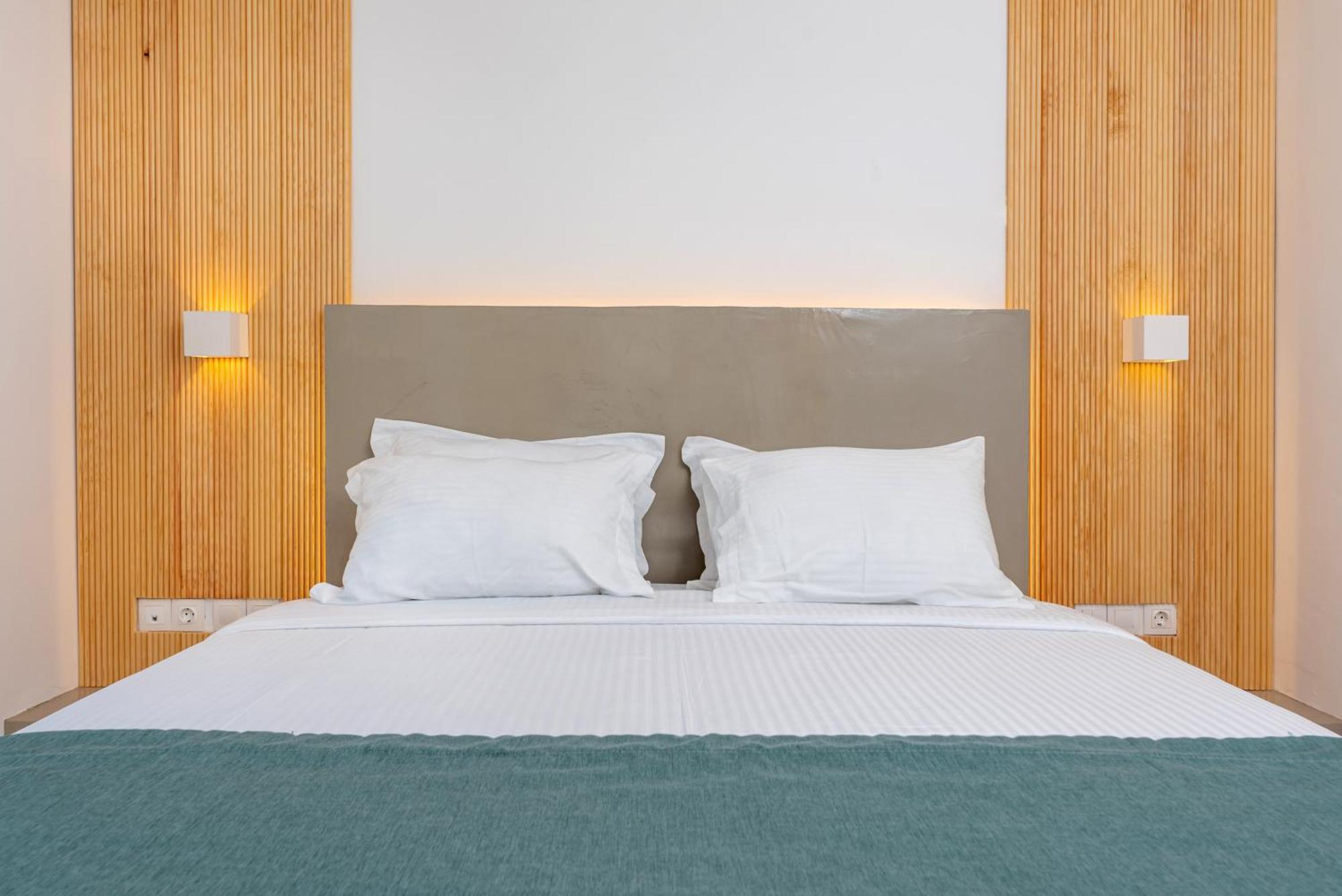 Aerenia Luxury suites Karterados  Extérieur photo
